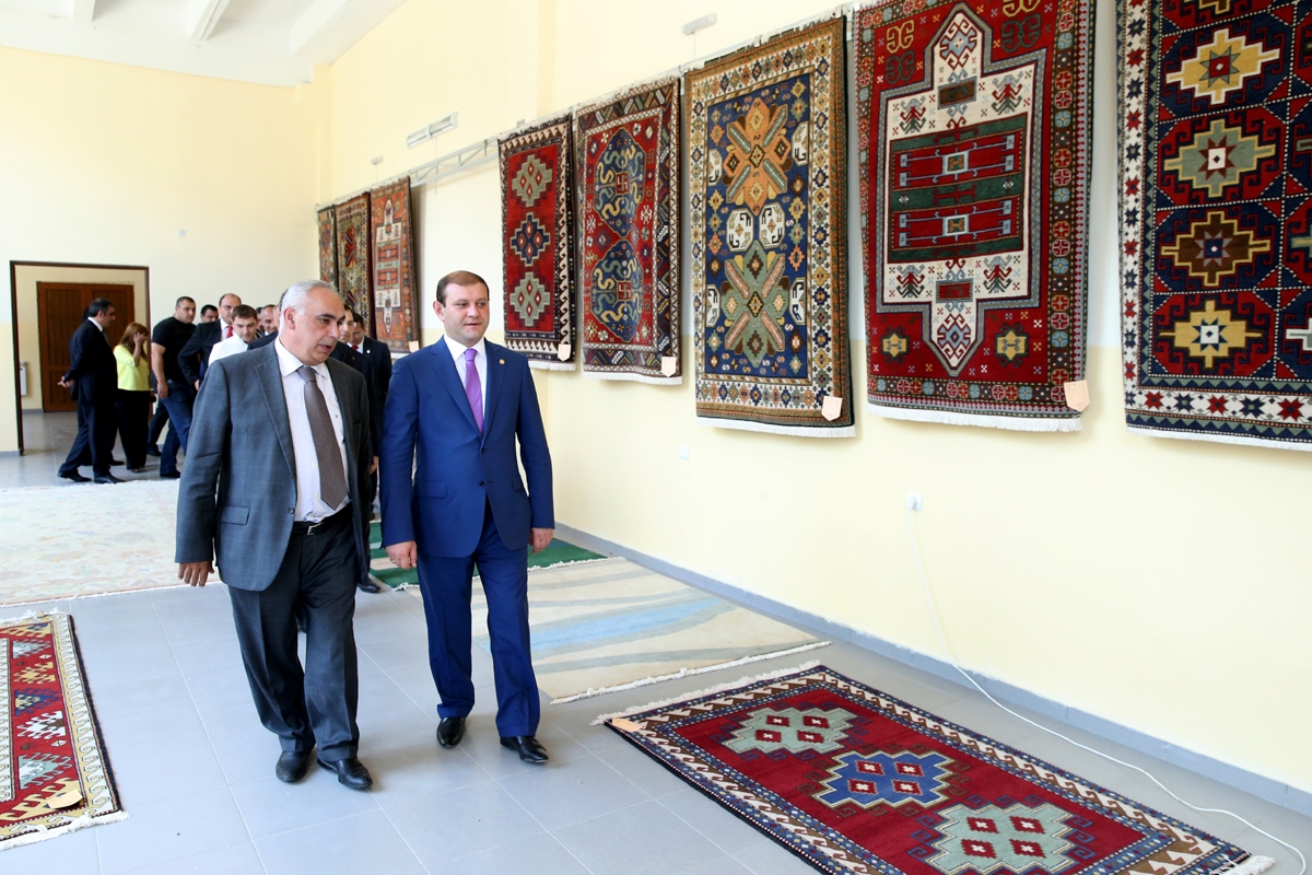 Taron Margaryan visits “Karabakh carpet” company