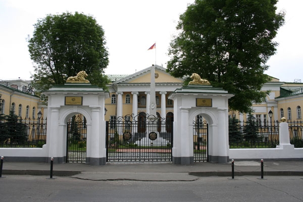Посольство Армении в России уточняет подробности ареста бизнесмена Левона 
Айрапетяна
