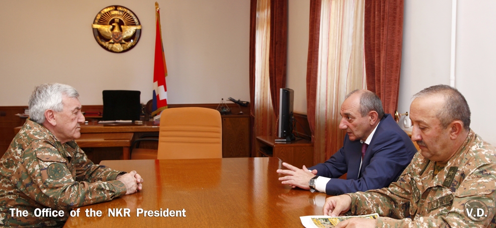 Karabakh President holds meeting with colonel-general Michael Haroutyunyan