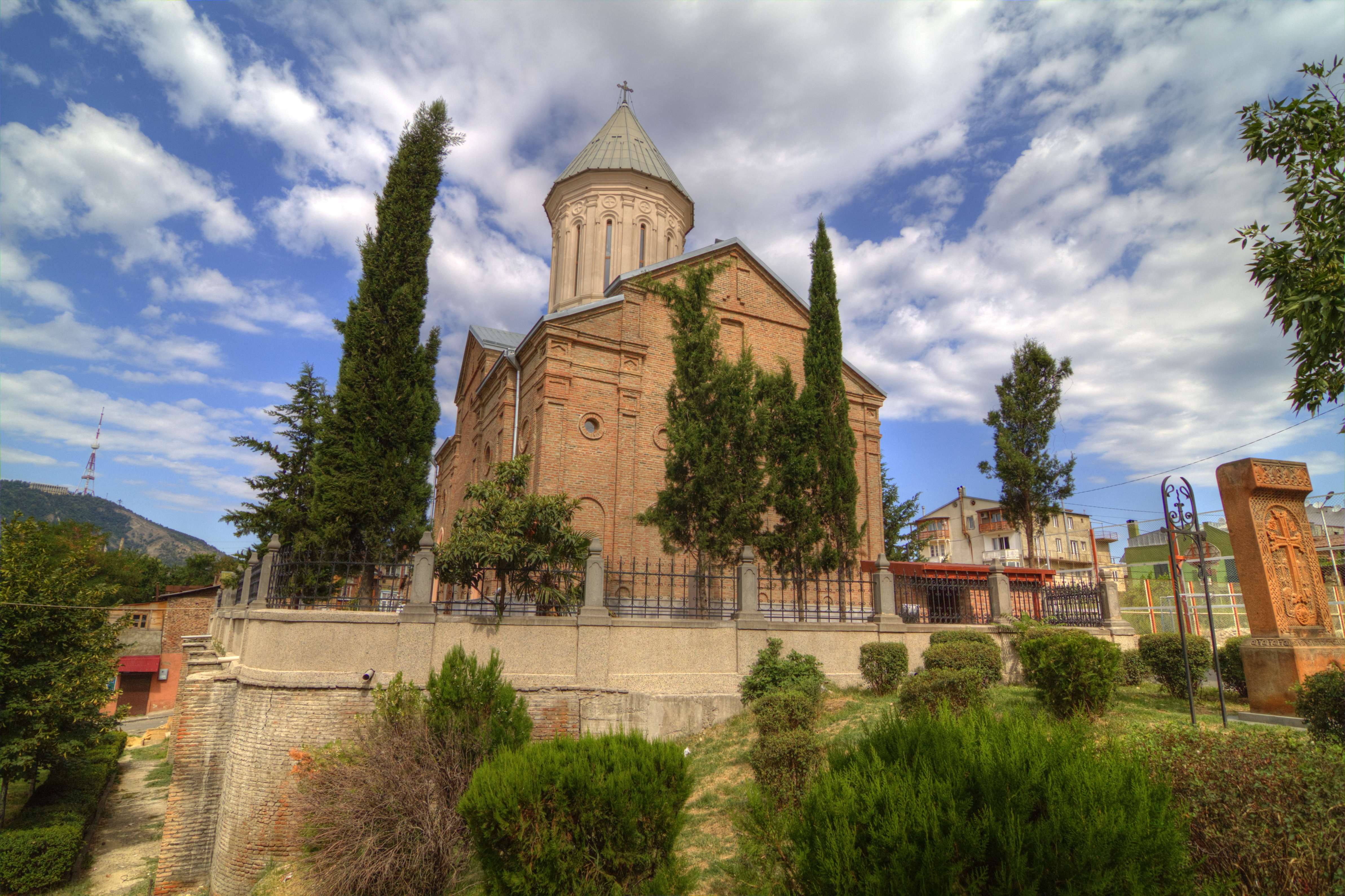 Georgian- Armenian Diocese doubts that attack on Church of St. Etchmiadzin was household 
incident