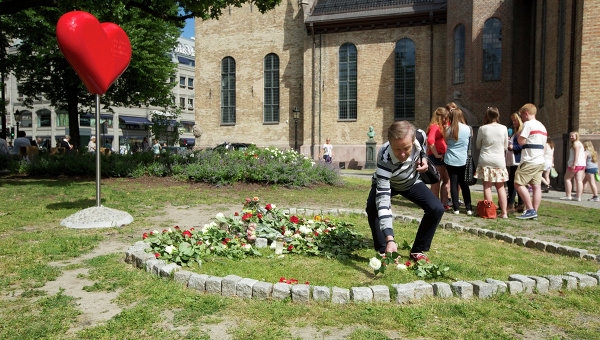 Норвегия вспоминает жертв страшного теракта в стране, совершенного Андерсом 
Брейвиком