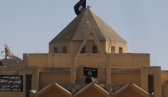 Исламисты в Мосуле сняли крест с армянской церкви и превратили здание в 
пропагандистский центр
