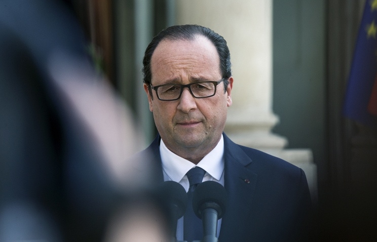 President François Hollande says no hypothesis ruled out as to Air Algerie crash cause