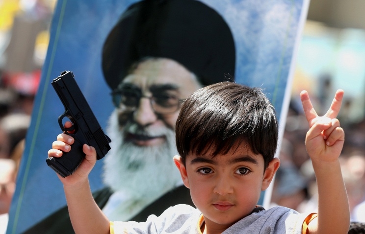 Духовный лидер Ирана призвал исламский мир вооружить палестинцев