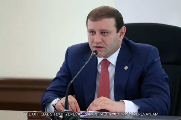 Мэр Еревана поручил руководителям административных районов установить контроль с 
целью исключения уличной торговли