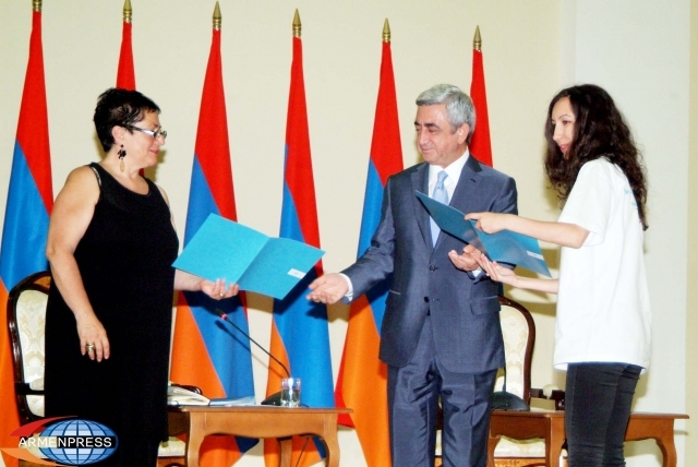 Armenia's President receives graduates of "Luys" foundation