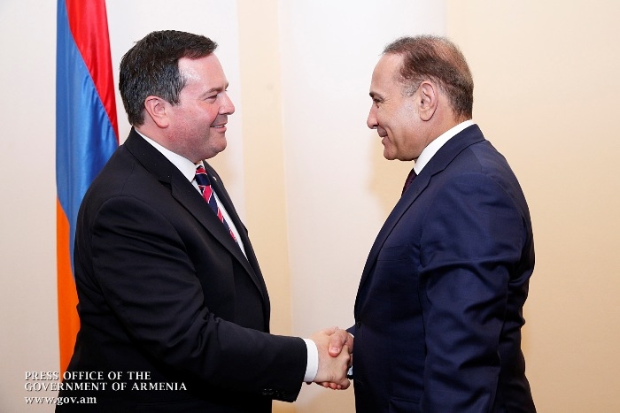 Канадский министр высоко оценил роль армянской общины Канады в общественной 
экономической и культурной жизни страны