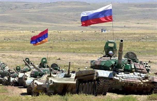 В военную базу в Армении прибыли выпускники российских военных ВУЗов
