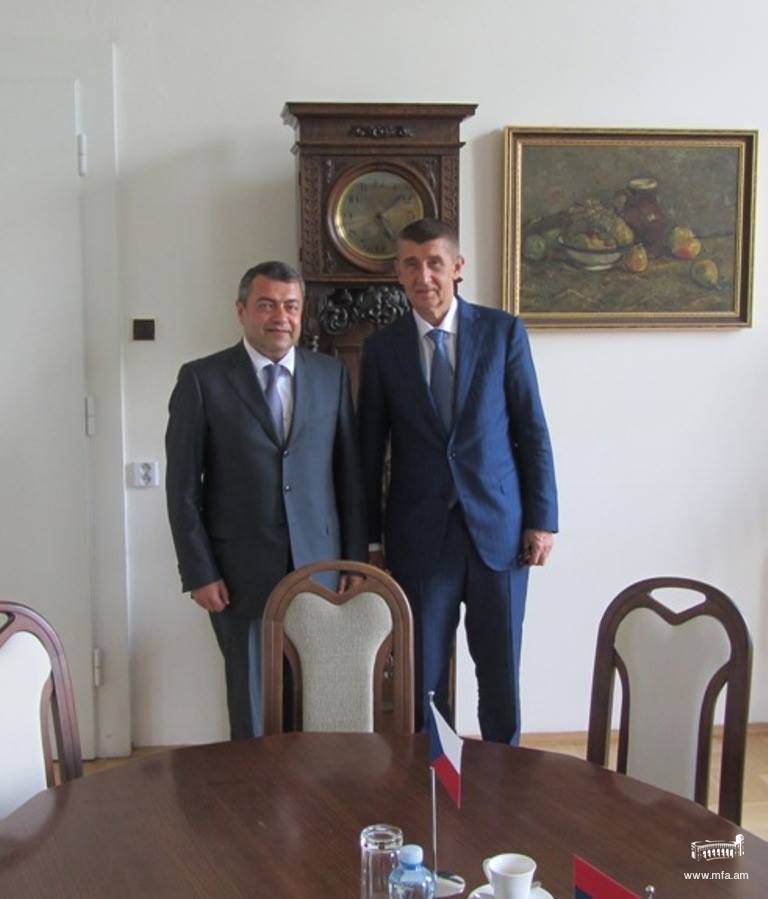Посол Армении обсудил вице-премьером Чехии возможности поощрения инвестиций 
между двумя странами