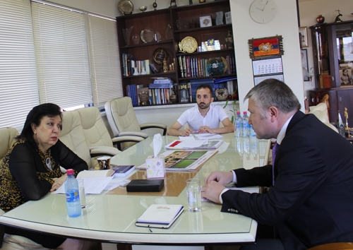 Diaspora Minister discussed with Armenian Ambassador to Iraq issues on involvement of 
Armenian community in programs of department