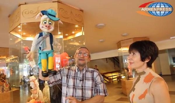 Angela Sargsyan speaks with world in puppets language