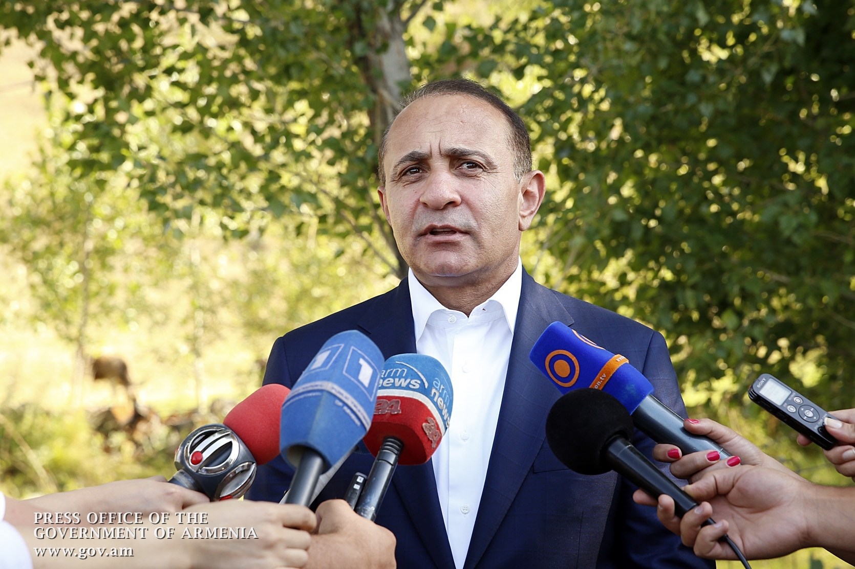 Овик Абрамян  прокомментировал трехстороннюю встречу президентов в Сочи