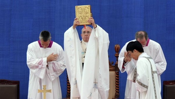 Pope Francis urges Koreans to unite
