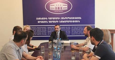 NKR Foreign Minister Receives Moscow Civic Education School Representatives