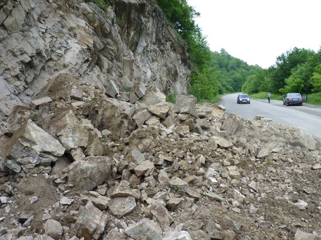 Камнепад на автодороге Степанцминда-Ларс: приостановлено газоснабжение Армении 
