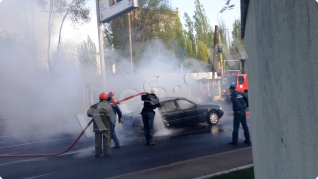 «Նաիրի» բժշկական կենտրոնի մոտակայքում մեքենա է այրվել 