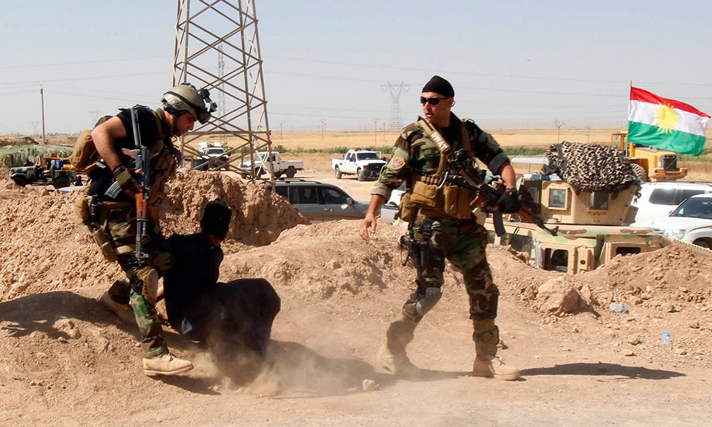 Сотни иракских езидов незаконно пересекли границу с Турцией, спасаясь от 
боевиков
