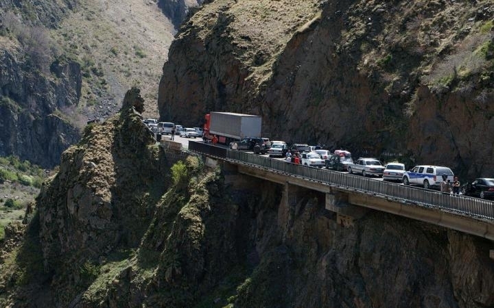 About one dozen Armenian passenger cars and trucks stuck in Upper Lars