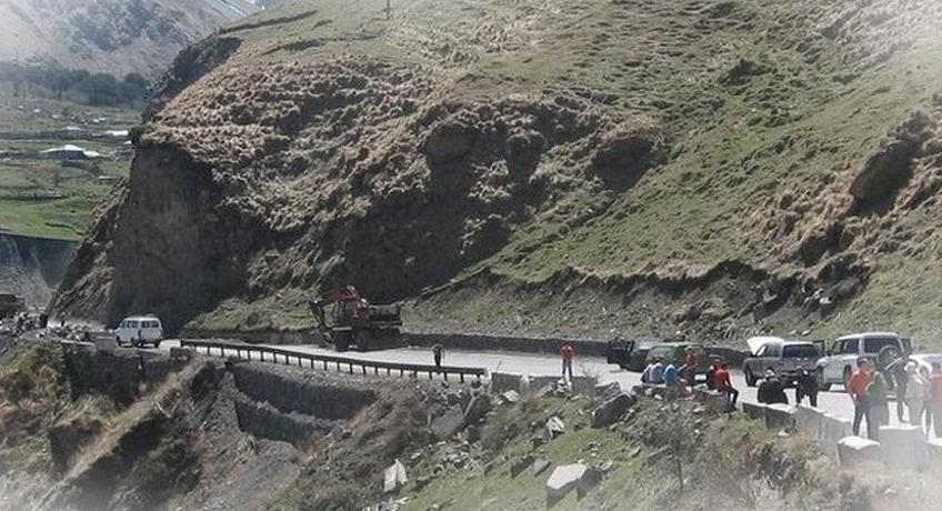 Upper Lars-Kazbegi road to remain closed for at least two weeks