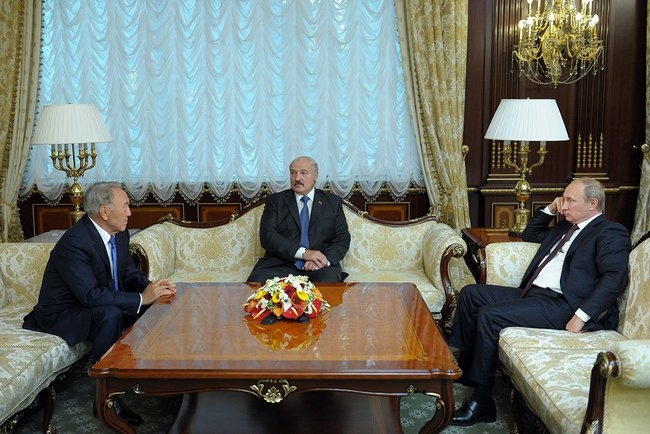 Президенты РФ, Белоруссии и Казахстана обсудили развитие Таможенного союза
