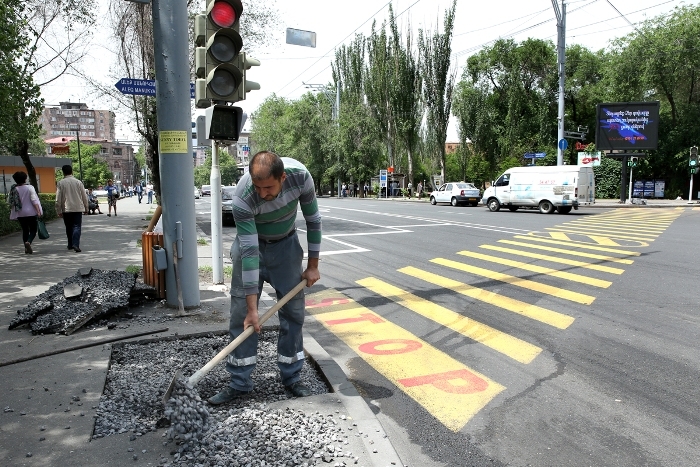 Երևանում հիմնանորոգվող 23 փողոցներում թեքահարթակներ կկառուցվեն
