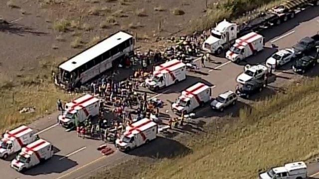 В Канаде перевернулся междугородний автобус, пострадали около 60 человек