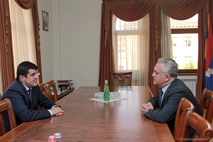 Արցախի վարչապետն և ՀՀ կենտրոնական բանկի նախագահը քննարկել են 
ֆինանսատնտեսական մի շարք հարցեր