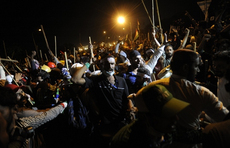 Антиправительственные демонстранты захватили здание национального телевидения 
Пакистана