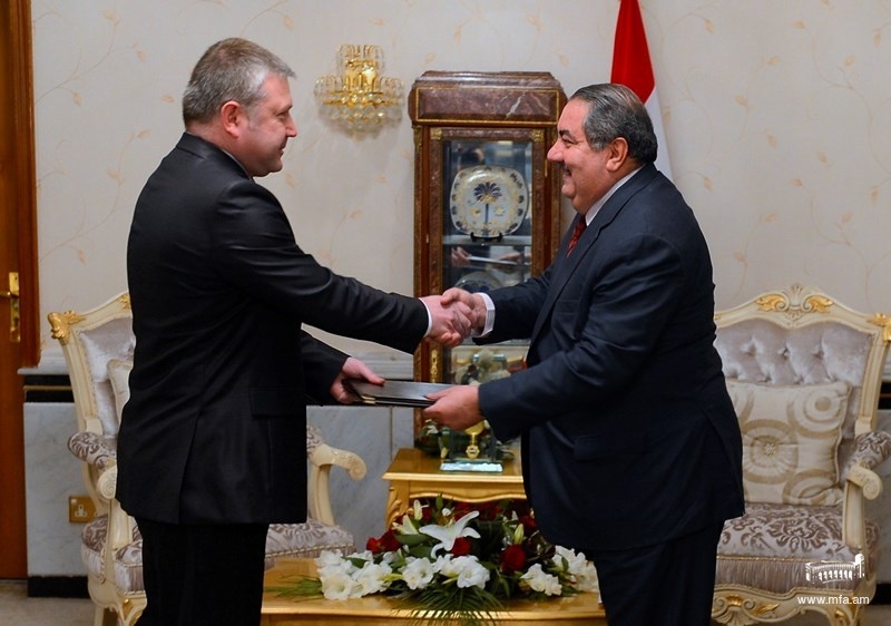 Посол Армении вручил копии верительных грамот министру иностранных дел Ирака