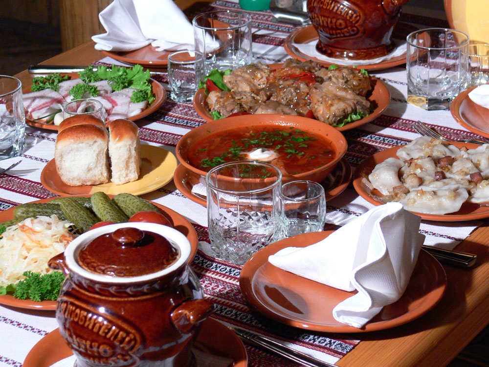 Ադրբեջանում հրամայել են խլել հոգեհացի ուտելիքը
