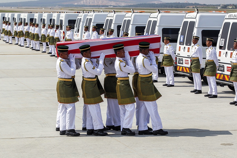 В Малайзию доставлены тела девяти погибших в авиакатастрофе Boeing на Украине