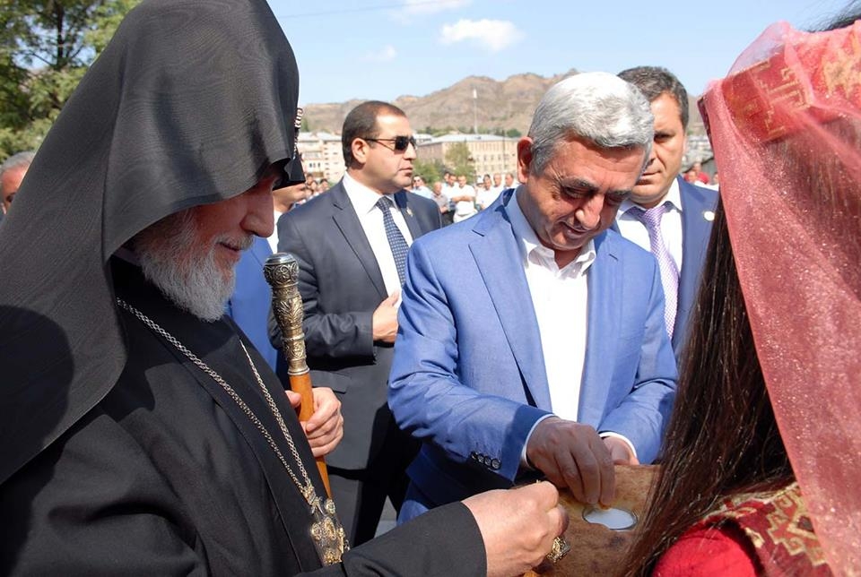 Президент Армении присутствовал при освящении  новой церкви в Берде