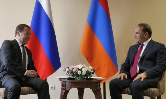 Овик Абрамян поздравил премьер-министра России с днем рождения