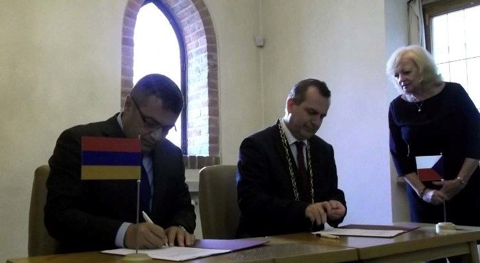 Armenian to be taught in Charles University of Prague