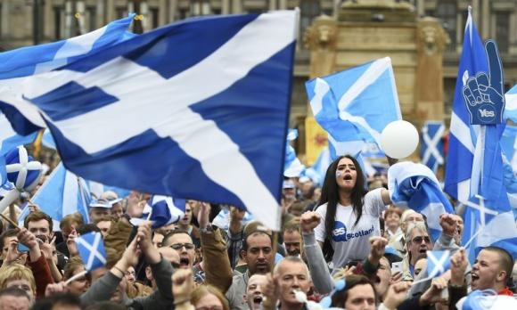 Scottish independence: Voting under way in referendum