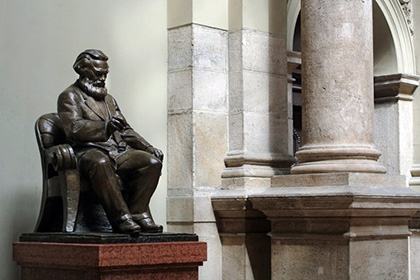 В Венгрии демонтировали последнюю статую Карла Маркса