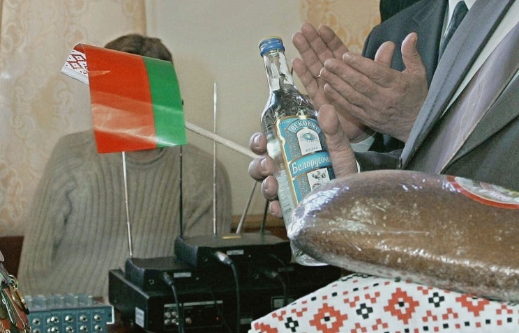 Правительство РФ намерено ограничить возможность ввоза алкоголя из Белоруссии и 
Казахстана