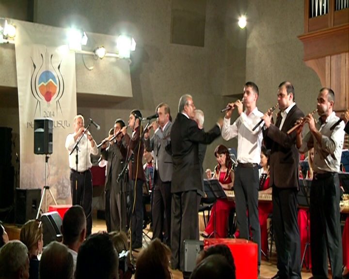 Diaspora Minister of Armenia hands over certificates to participants of Duduk Festival