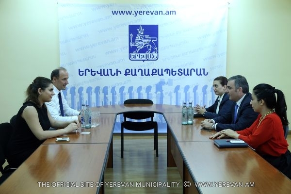 Hayatt place Yerevan հյուրանոցային համալիրի գլխավոր մենեջերին ներկայացվել է 
Երևանի ներդրումային դաշտը