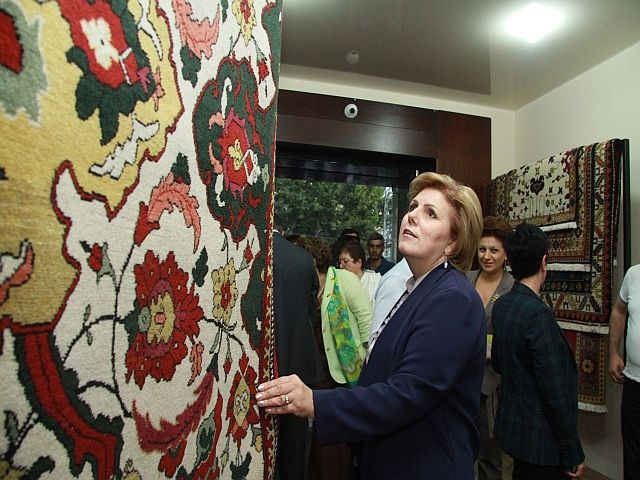 «Карабах Карпет» восстанавливает и распространяет традиции армянского ковроделия