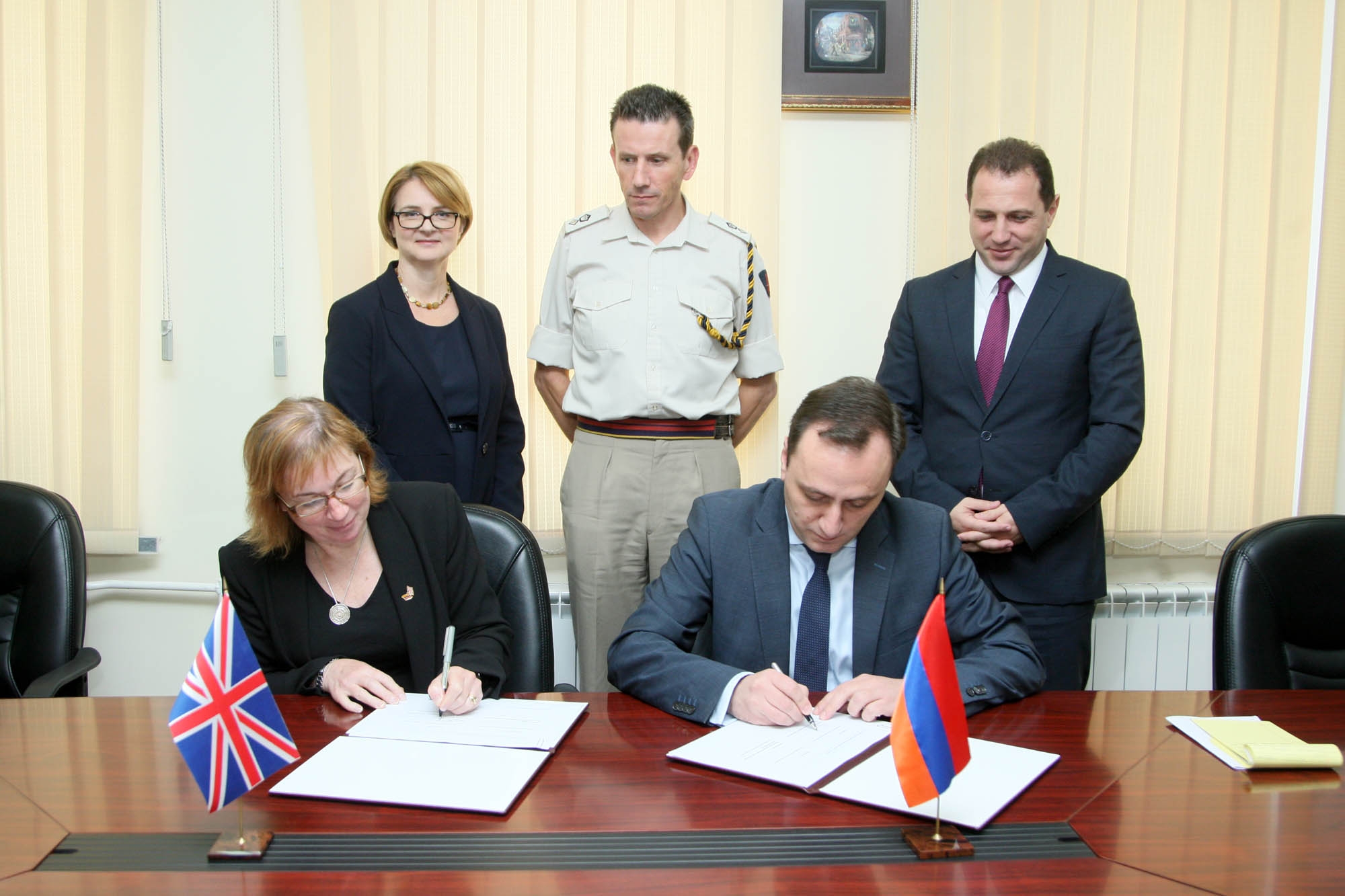 Armenia and United Kingdom sign 2015-2016 plan on military cooperation