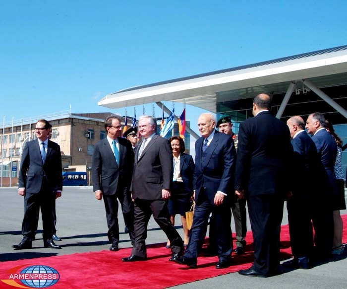 Greek President impressed with Armenian Zvartnots Airport