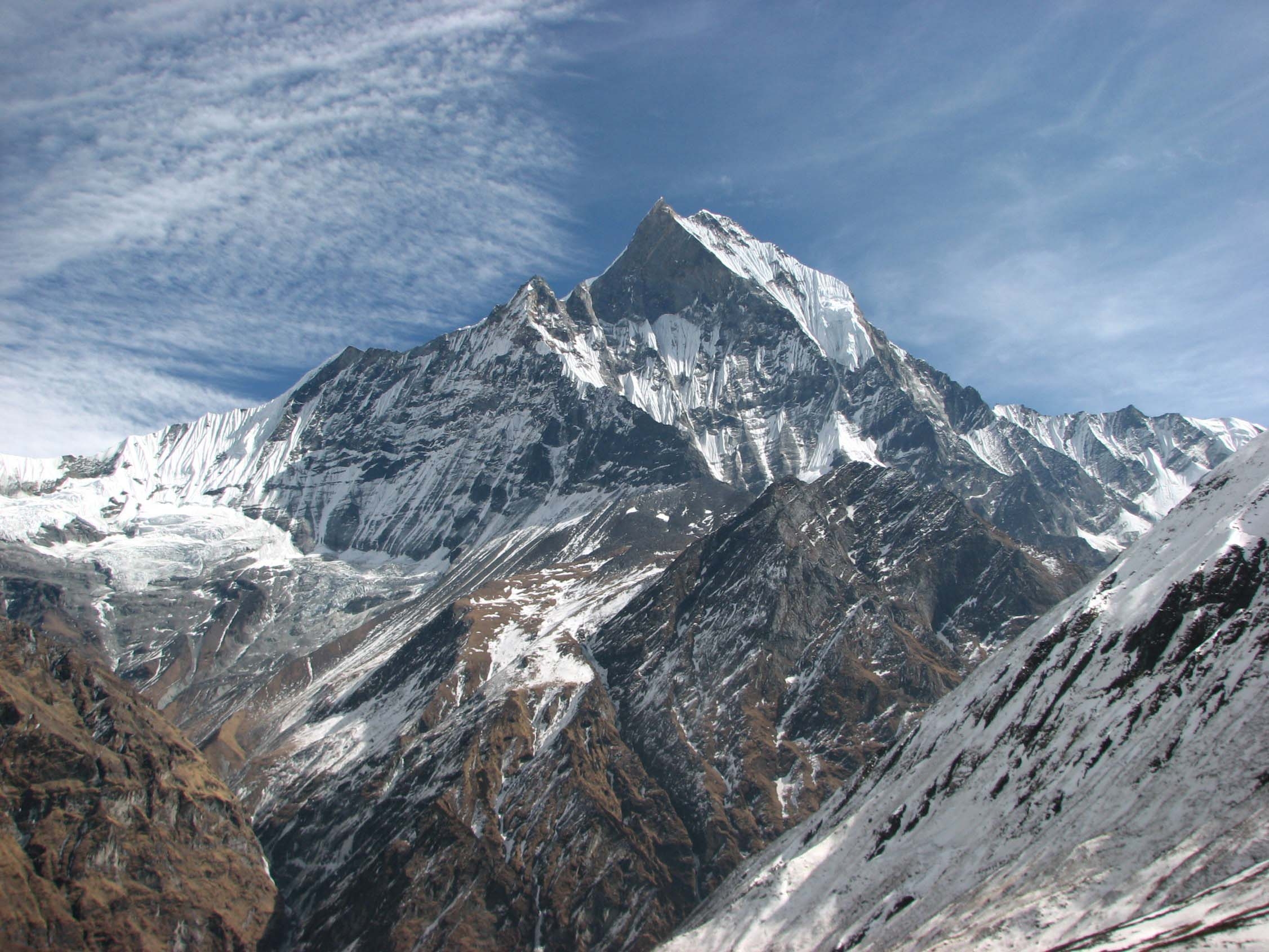 Четверо туристов погибли в Гималаях из-за метели