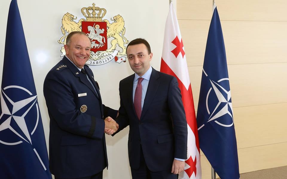 Гарибашвили и командующий войсками НАТО обсудили предоставленный Грузии пакет 
мер