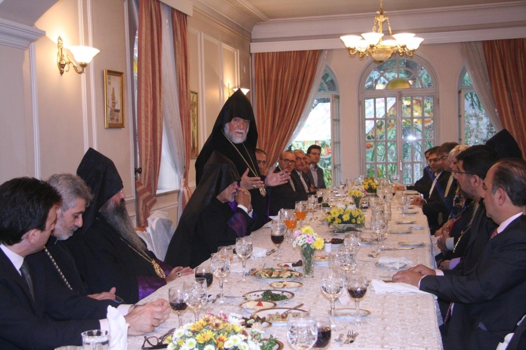Իրանում Լիբանանի դեսպանը ճաշկերույթ է կազմակերպել ի պատիվ Արամ Ա. 
Կաթողիկոսի