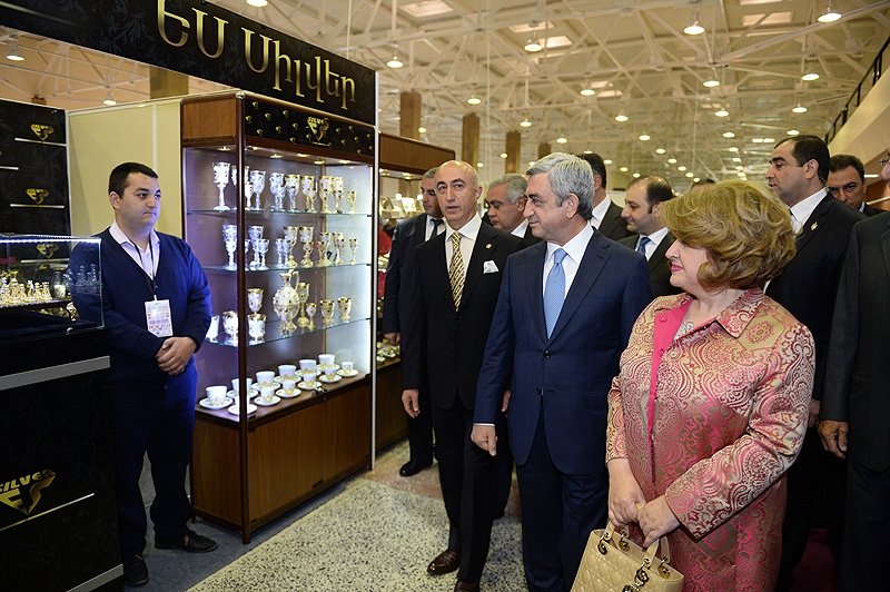 Президент Армении присутствовал на открытии Международной ювелирной выставки 
«Ереван шоу-2014»