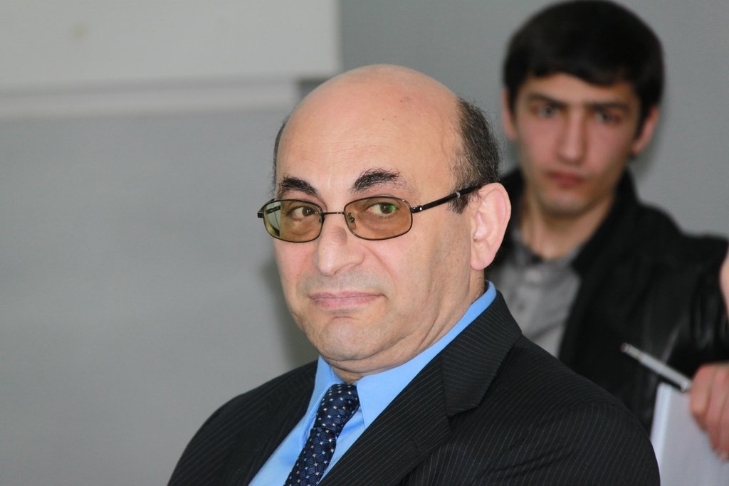 В Азербайджане продлили срок ареста очередного правозащитника 