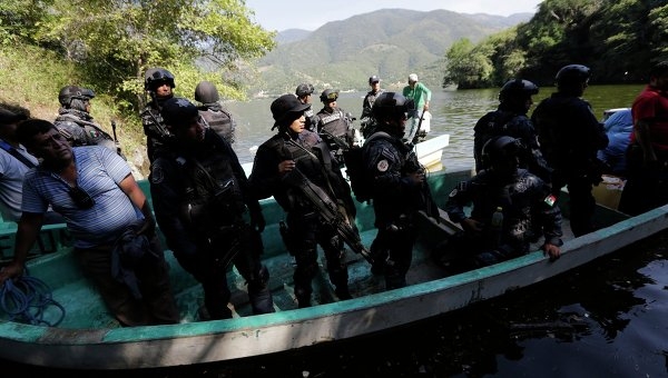 Пропавших в Мексике студентов ищут почти десять тысяч человек