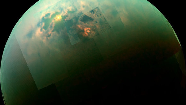  
Зонд "Кассини" запечатлел отражение Солнца на поверхности морей Титана
