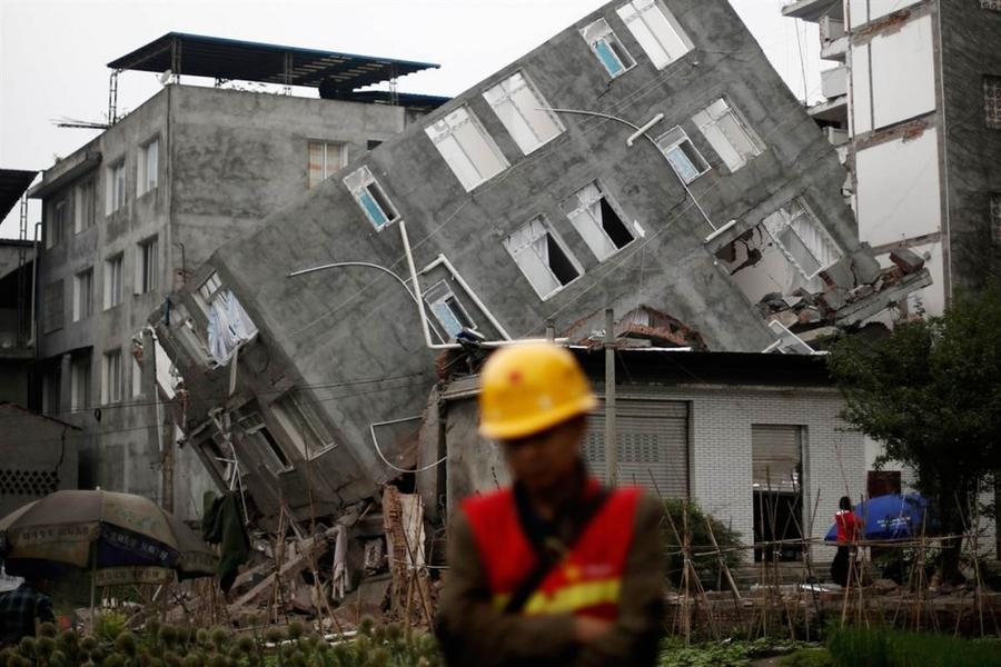 В результате землетрясения на юго-западе Китая погибли четыре человека